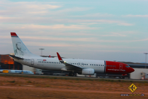 B738-8AS